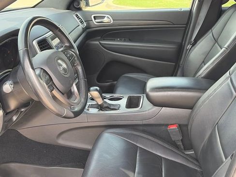 Used 2021 Jeep Grand Cherokee Laredo w/ Security & Convenience Group image 17