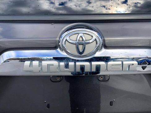 Used 2021 Toyota 4Runner TRD Off-Road Premium image 10
