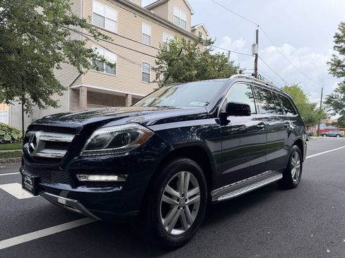 Used 2015 Mercedes-Benz GL 450 4MATIC image 2