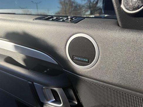 Used 2020 Land Rover Discovery Landmark AWD/4WD image 29