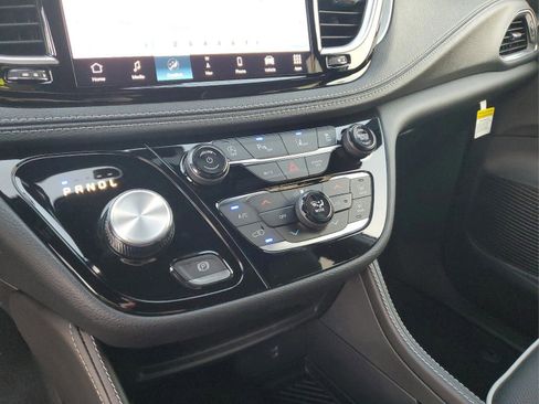 New 2026 Chrysler Pacifica Limited w/ S Appearance Package image 17