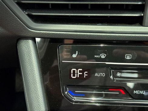 Certified 2025 Volkswagen Jetta SE w/ Sunroof Package FWD image 19