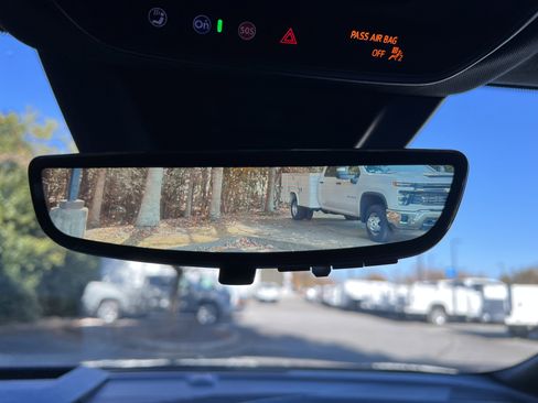 New 2025 Chevrolet Equinox EV LT image 30