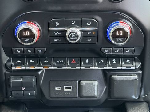 Used 2021 GMC Sierra 1500 Denali w/ Denali Ultimate Package AWD/4WD image 33