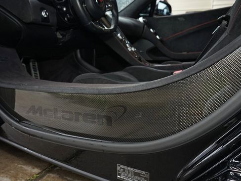 Used 2015 McLaren 650S Spider image 25