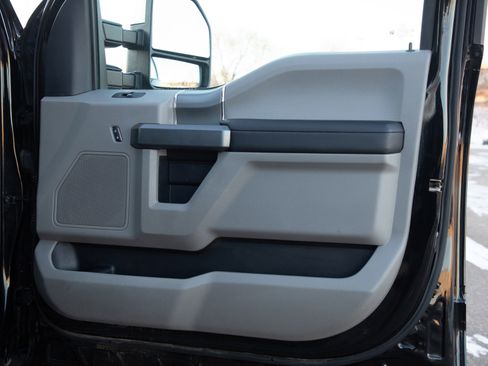 Used 2022 Ford F250 XLT w/ XLT Premium Package image 9