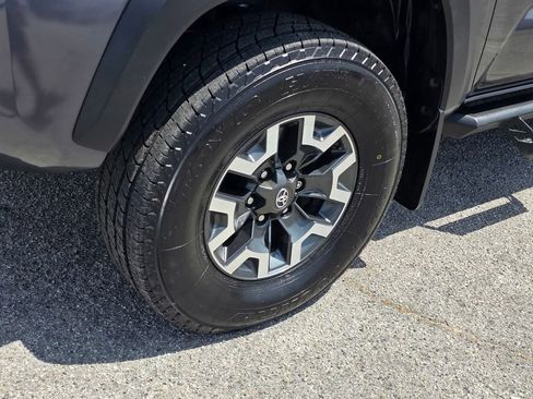 Used 2019 Toyota Tacoma TRD Off-Road w/ Technology Package AWD/4WD image 11