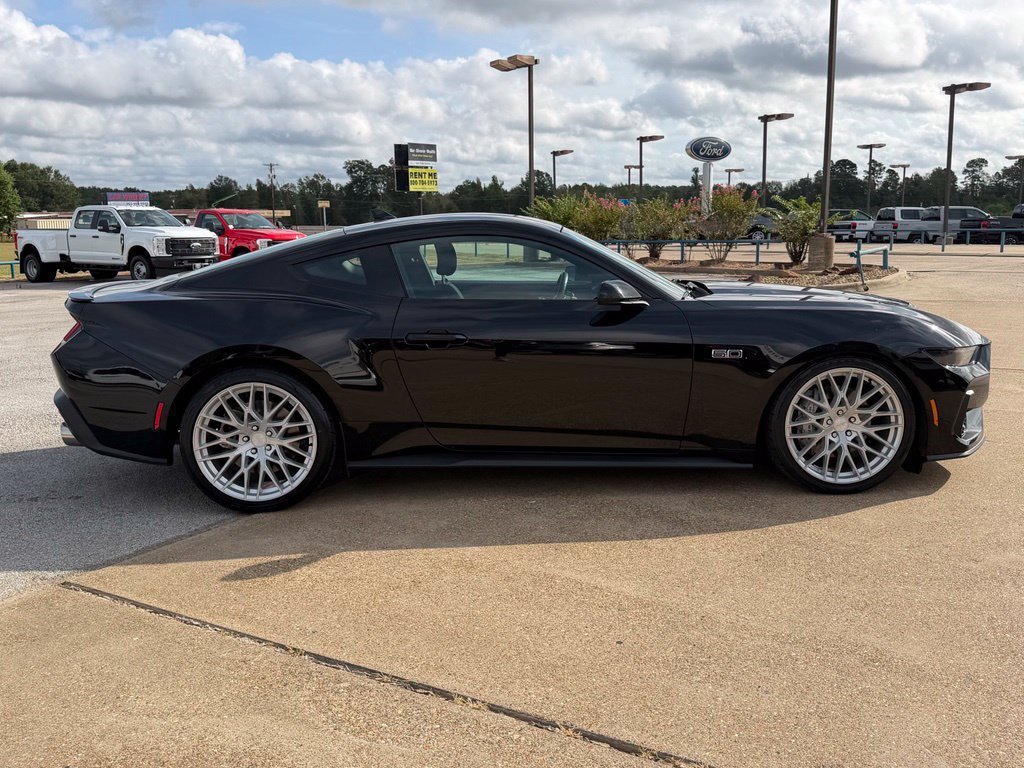 Used 2025 Ford Mustang GT RWD image 9