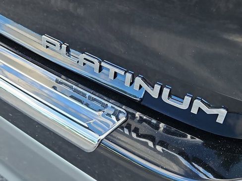 New 2025 Toyota Highlander Platinum image 6