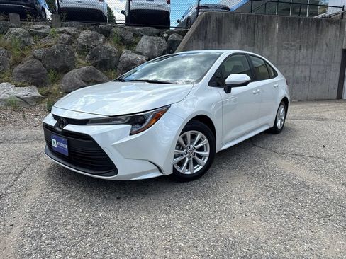 Used 2023 Toyota Corolla LE w/ LE Premium Package FWD image 1