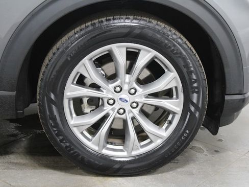 Used 2023 Ford Explorer Limited image 12