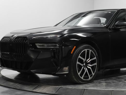 Used 2023 BMW 760i xDrive w/ Executive Package image 14