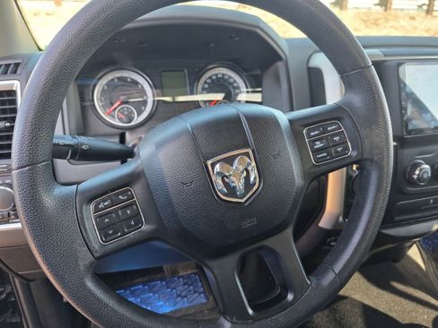 Used 2019 RAM 1500 Classic SLT image 9