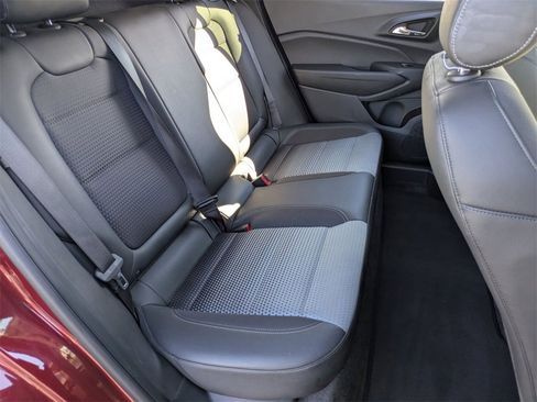 Used 2025 Chevrolet Trax LT w/ LT Convenience Package image 26