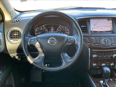 Used 2018 Nissan Pathfinder Platinum w/ Cargo Package image 5