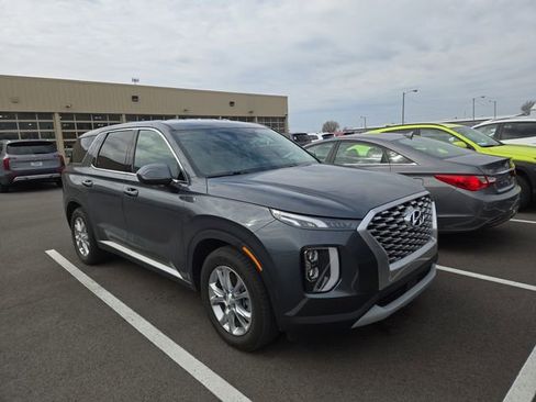 Used 2022 Hyundai Palisade SE w/ Cargo Package image 2