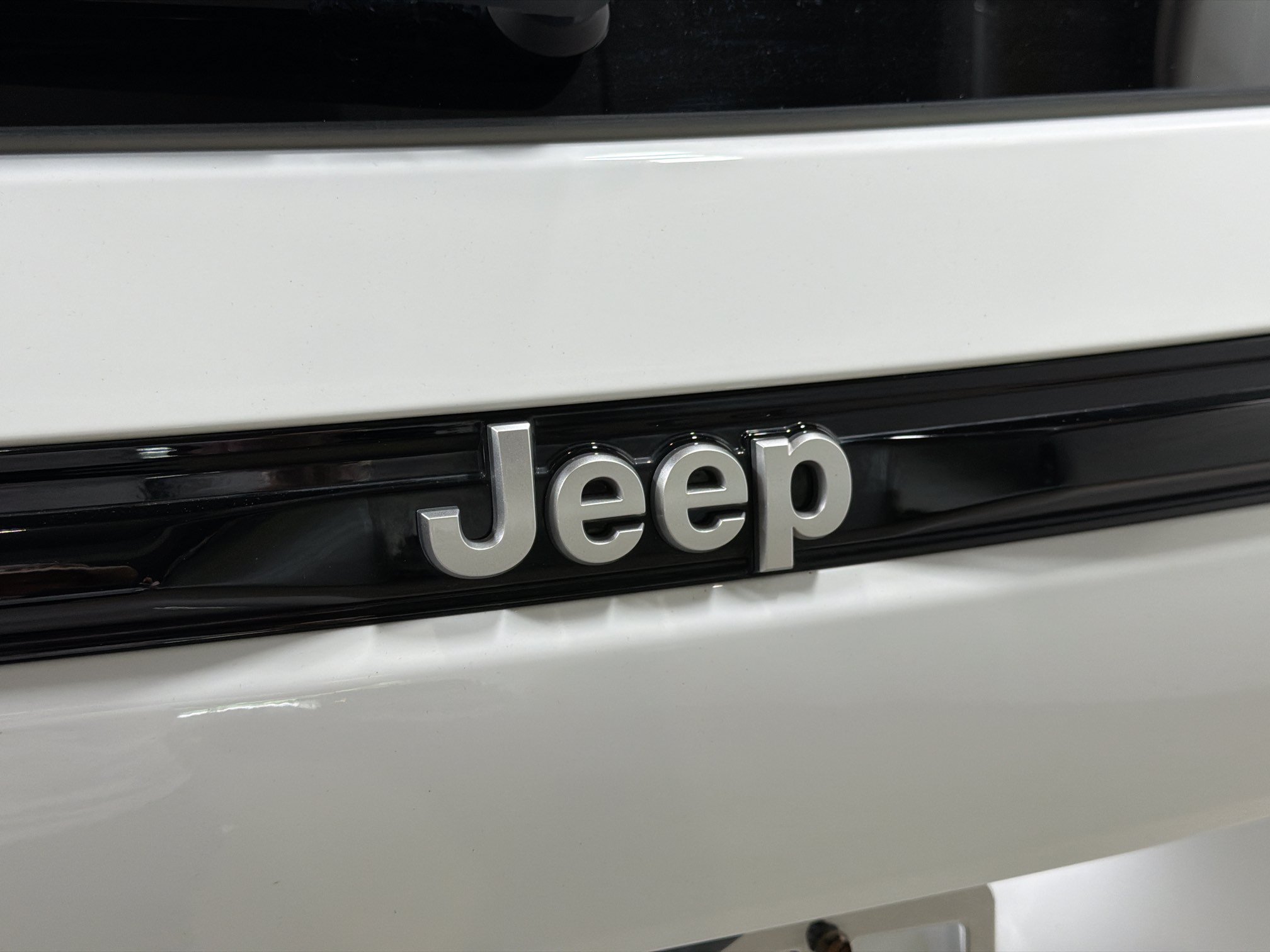 Used 2025 Jeep Grand Cherokee Overland w/ Luxury Tech Group IV AWD/4WD image 12