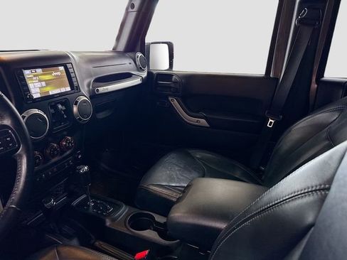 Used 2017 Jeep Wrangler Unlimited Rubicon w/ Connectivity Group image 22