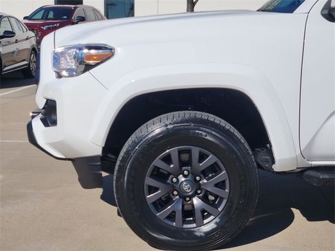 Used 2023 Toyota Tacoma SR5 w/ Technology Package image 5