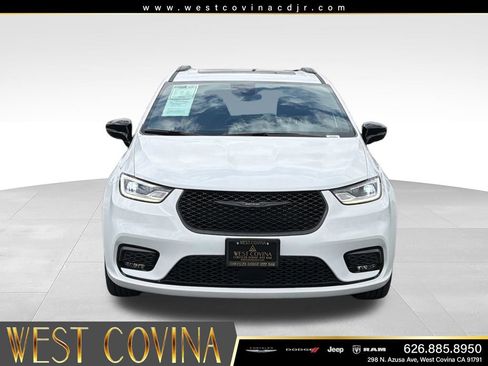 Used 2026 Chrysler Pacifica Limited w/ S Appearance Package FWD image 2