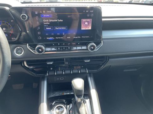 Used 2024 Chevrolet Colorado LT w/ LT Convenience Package III image 8