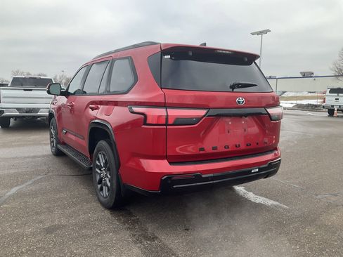 Used 2023 Toyota Sequoia Platinum image 4