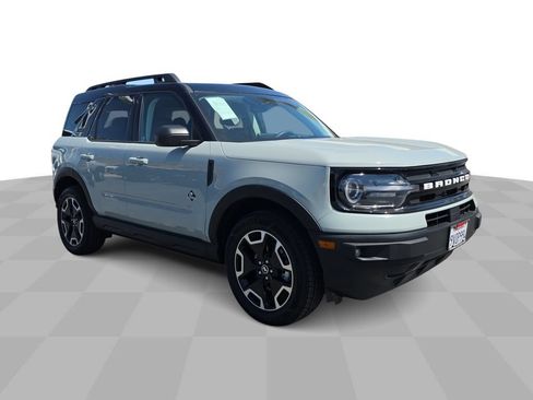 Used 2022 Ford Bronco Sport Outer Banks w/ Tech Package AWD/4WD image 2