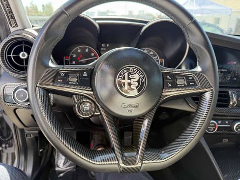 Used 2017 Alfa Romeo Giulia RWD image 18