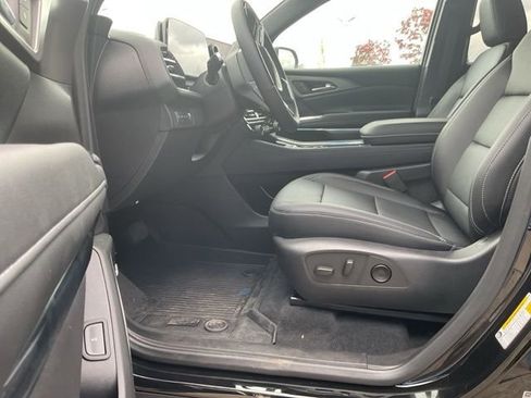 New 2025 Chevrolet Traverse LT w/ Enhanced Driving Package image 11