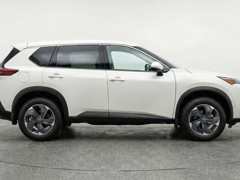 Used 2025 Nissan Rogue SV image 11