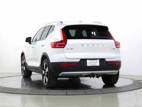 Used 2021 Volvo XC40 T5 Momentum image 5