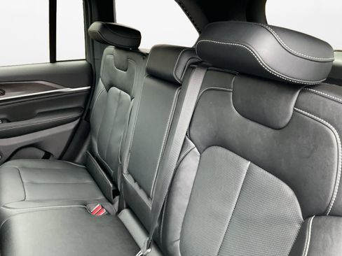 New 2026 Jeep Grand Cherokee Limited AWD/4WD image 13