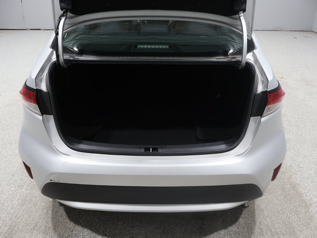 Used 2020 Toyota Corolla LE FWD image 17