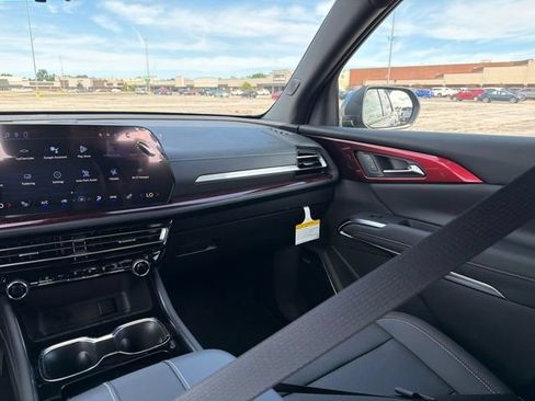 New 2026 Chevrolet Traverse Z71 w/ Enhanced Driving Package AWD/4WD image 24