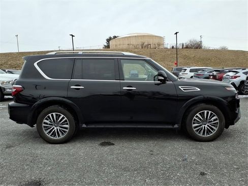 Used 2024 Nissan Armada SL w/ Captain's Chairs Package image 3
