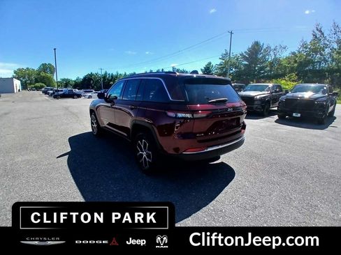 Certified 2023 Jeep Grand Cherokee Limited AWD/4WD image 8