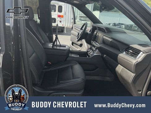 Used 2023 GMC Yukon XL Denali AWD/4WD image 32