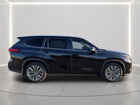 Used 2020 Toyota Highlander Platinum image 6
