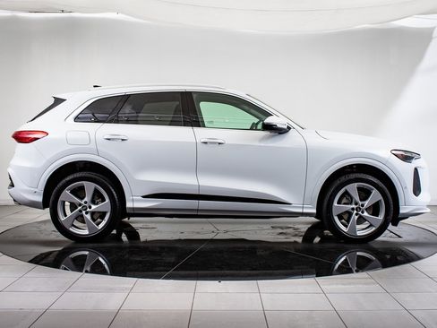 Used 2025 Audi Q5 Premium Plus w/ Premium Plus image 11