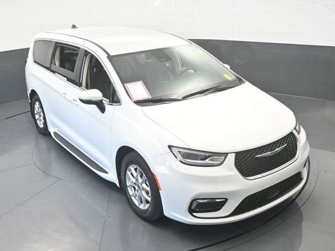 Used 2023 Chrysler Pacifica Touring-L image 56