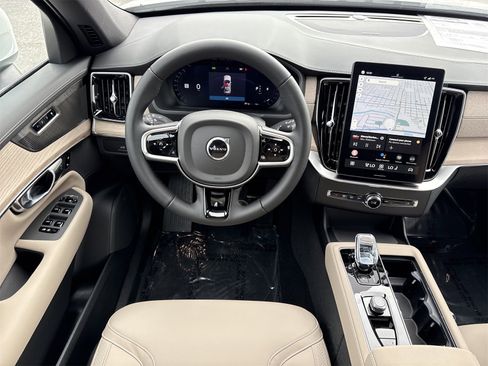 New 2026 Volvo XC90 B6 Plus w/ Protection Package Premier image 18