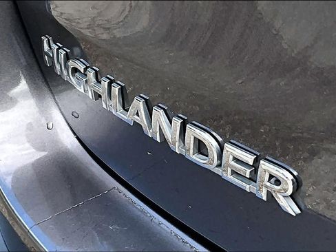 Used 2019 Toyota Highlander Limited Platinum image 9