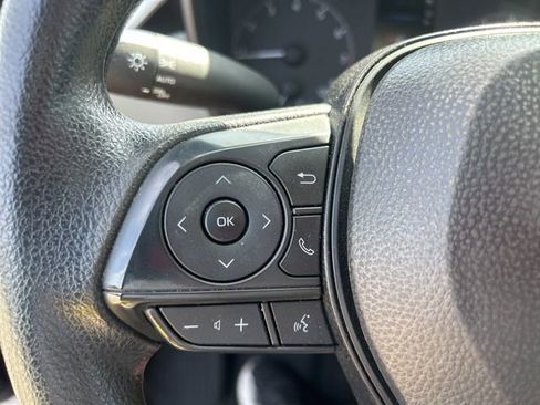 Used 2025 Toyota Corolla LE FWD image 17