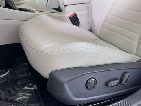 Used 2023 Volkswagen Jetta SE image 20