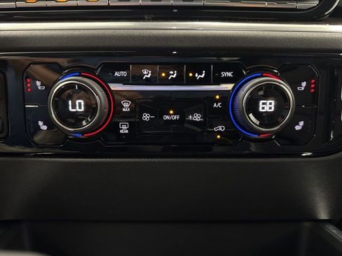 Used 2026 Chevrolet Silverado 1500 LT Trail Boss w/ LT Trail Boss Premium Package AWD/4WD image 21