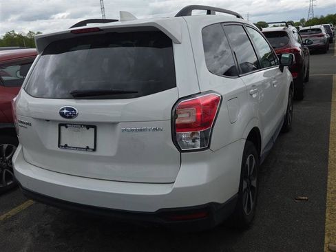 Used 2018 Subaru Forester 2.5i Premium w/ All-Weather Package AWD/4WD image 9