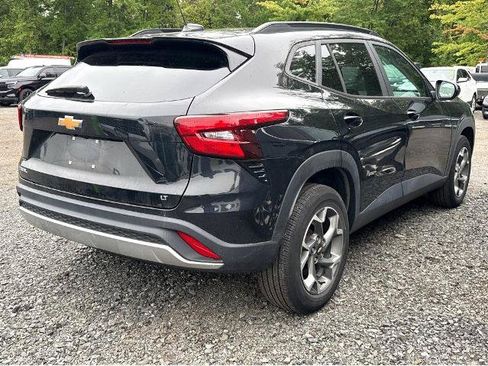 Used 2024 Chevrolet Trax LT w/ Driver Confidence Package FWD image 3