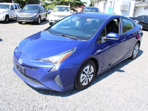 Used 2017 Toyota Prius Two FWD image 2