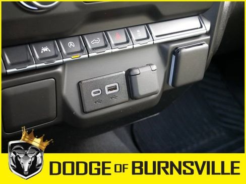 Used 2025 Chevrolet Silverado 1500 Custom image 30