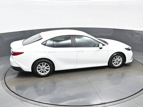 Used 2025 Toyota Camry LE image 39